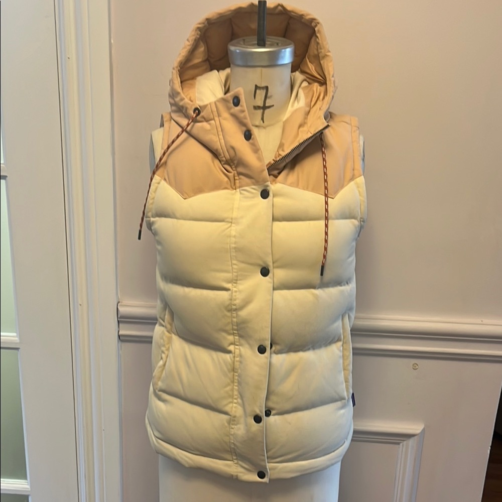 Patagonia bivy Cream and Tan Puffer Vest